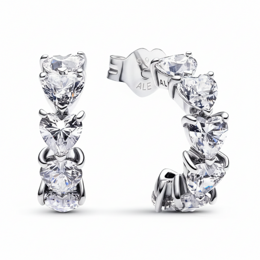 Aretes Stud Con Corazones Bañado en Plata